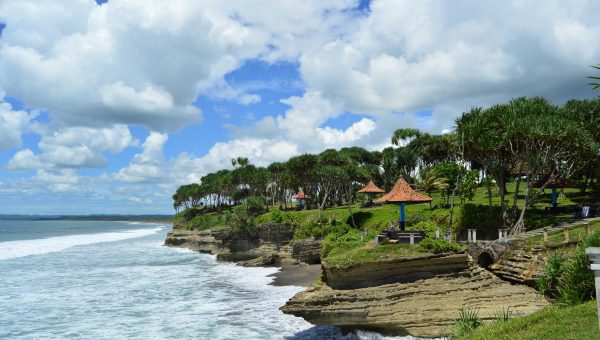 Pantai Batuhiu Pangandaran 1